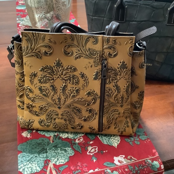 L’Artiste “Eyecatcher” Leather Tote NWOT - Picture 4 of 5